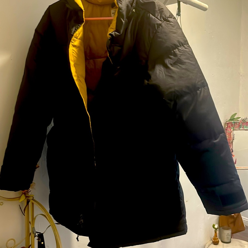 Men’s The North Face black and gold winter jacket With Detachable Hood, Pristine